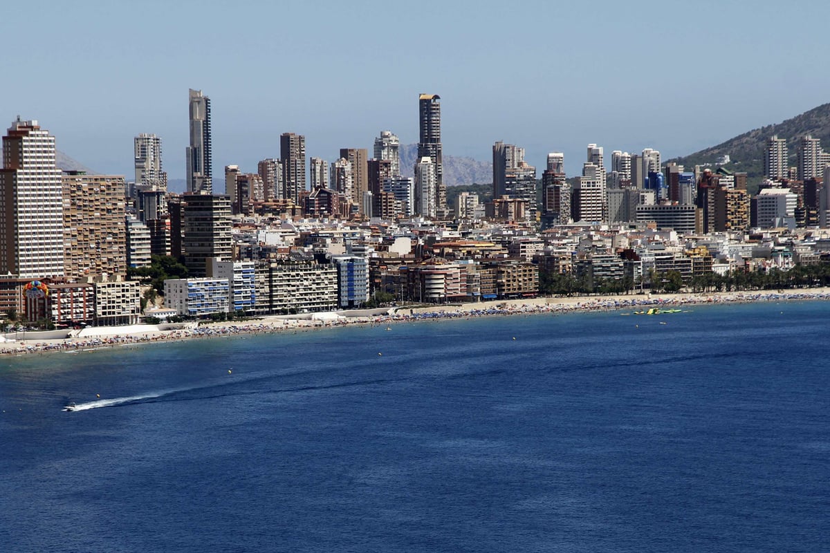 Man arrested after woman plunges 10 floors to her death on hen weekend in Benidorm | London Evening Standard