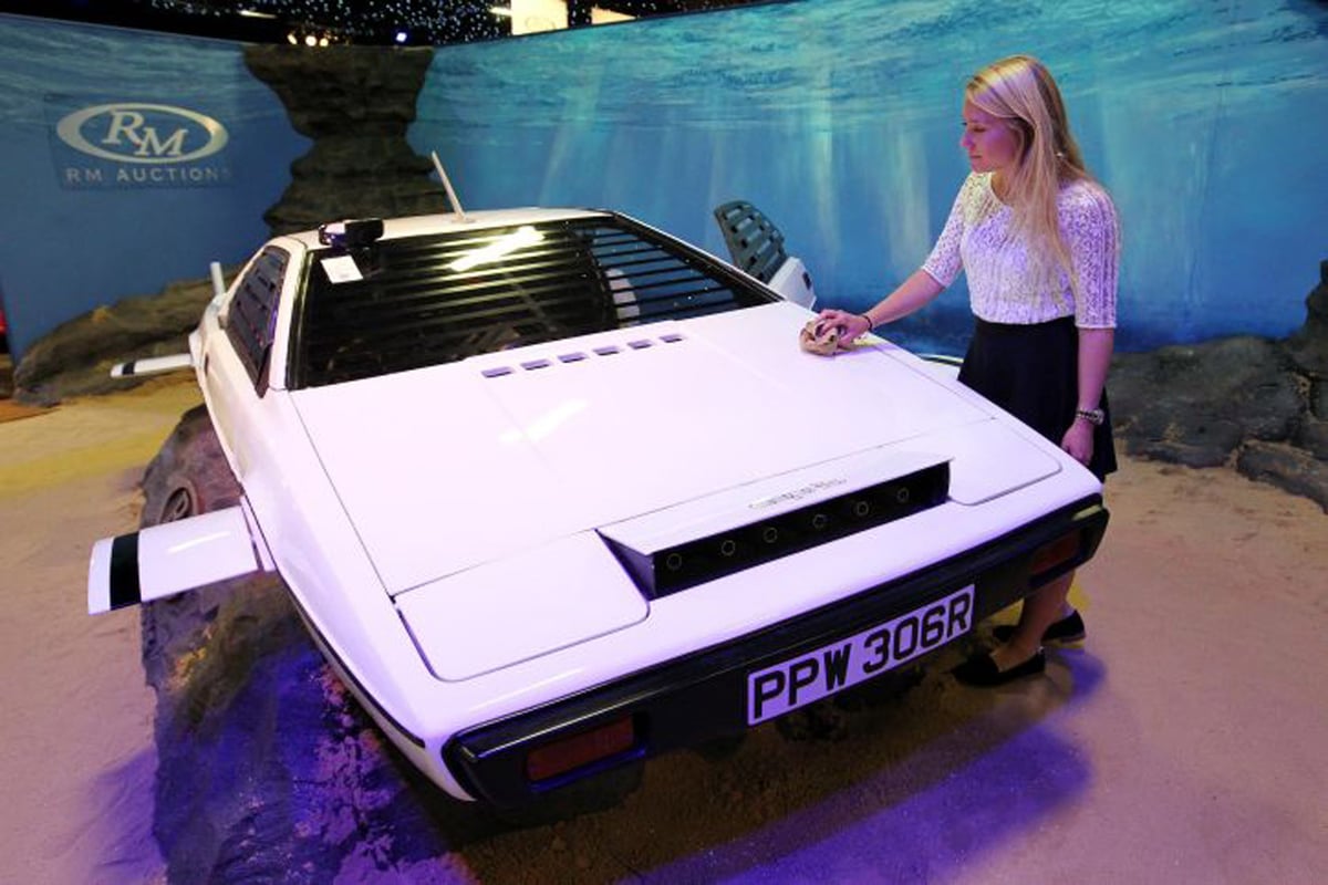 James Bond's submarine car sold for £550,000 | London Evening Standard