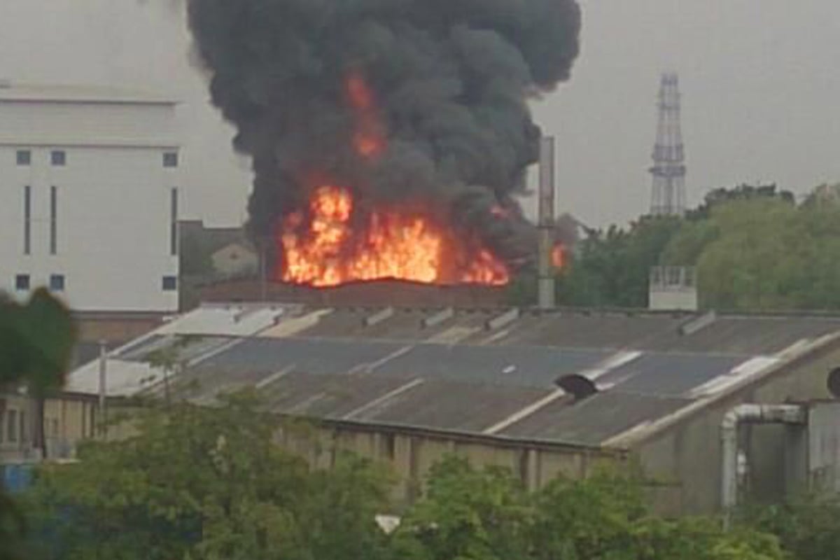 Smoke billows across west London as residents are evacuated after major chemical fire | London Evening Standard