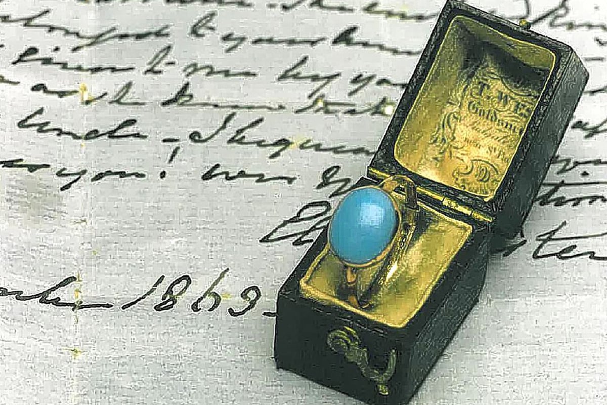 Jane Austen ring to stay in Britain after museum beats Kelly Clarkson's £150,000 bid | London Evening Standard