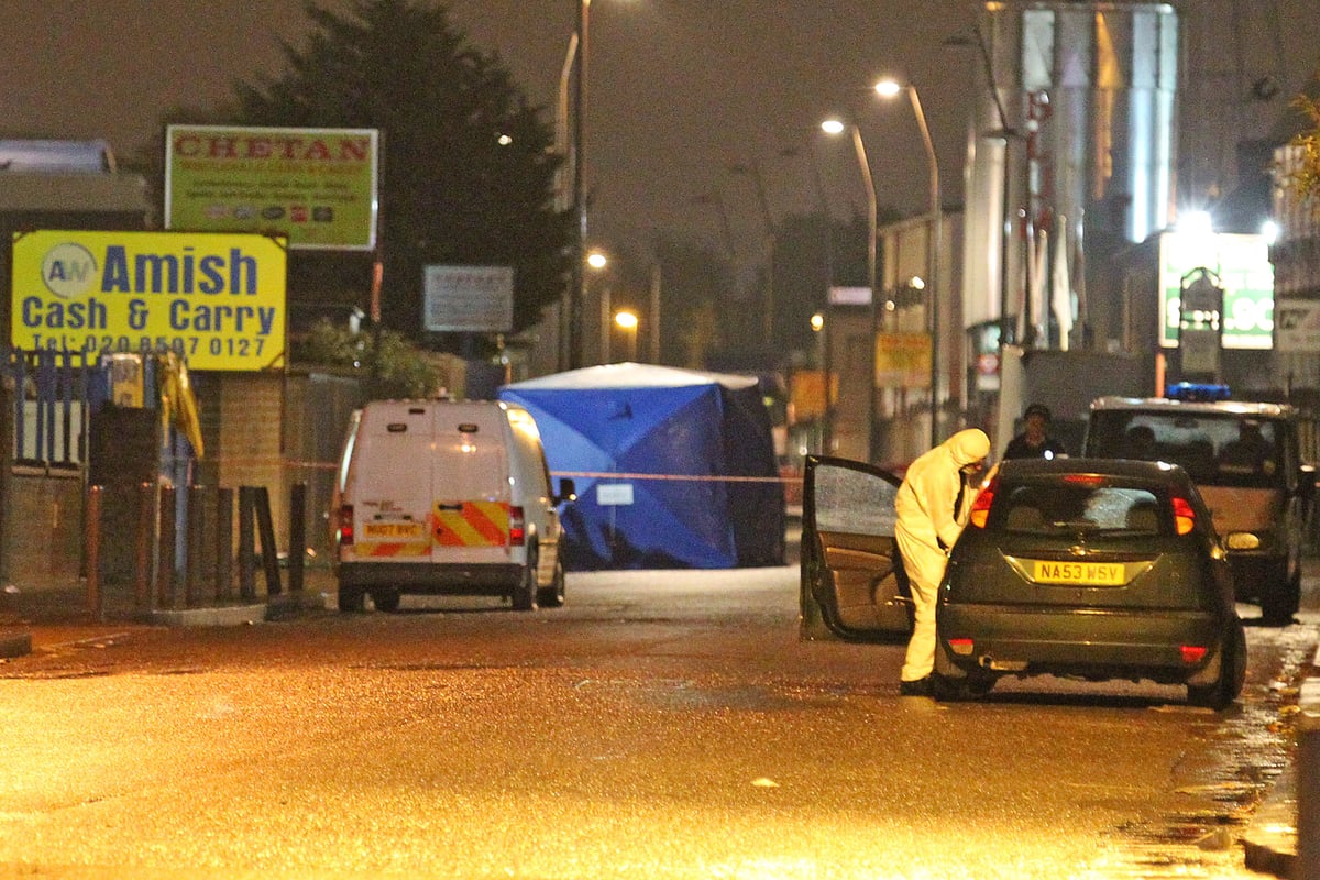 Murder hunt on after father pushed under truck while fighting off a gang of robbers | London Evening Standard