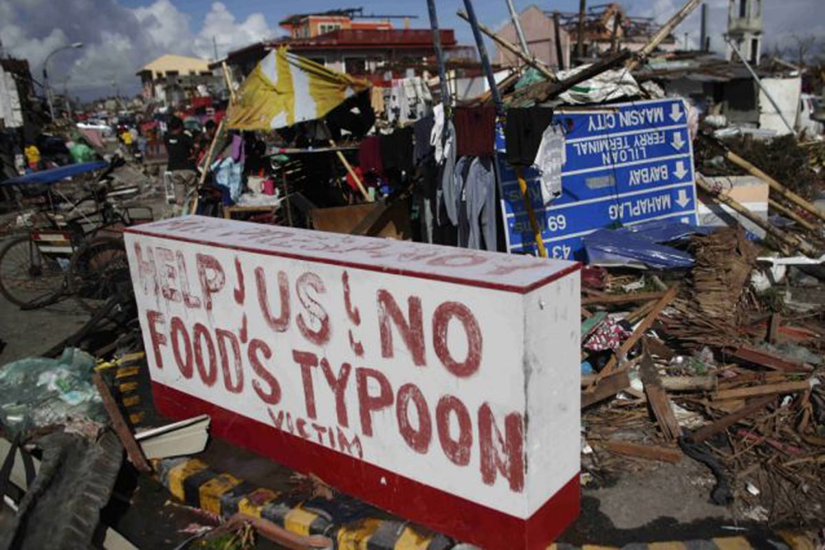 Mass burials begin in the Philippines as aid mission is stepped up | London Evening Standard