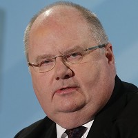 £300m tax break for retail firms