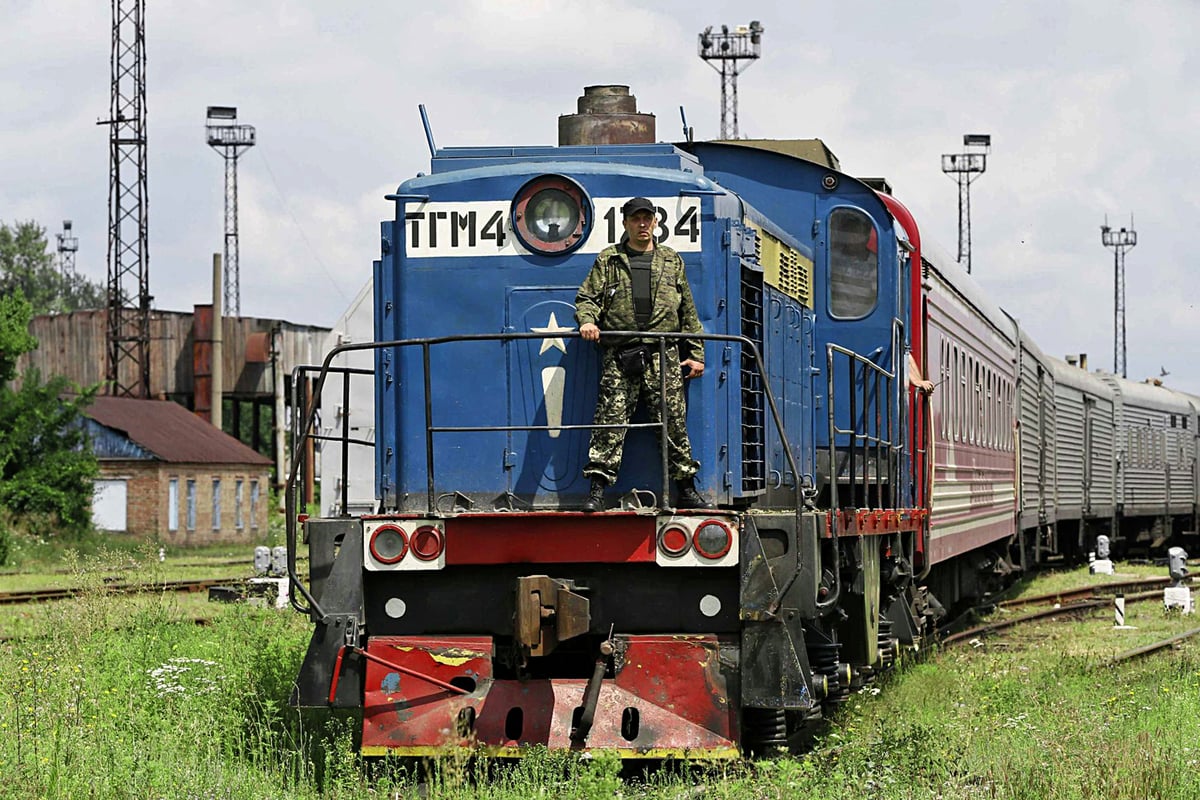 Bodies of MH17 victims can finally return home: train carrying passengers' remains leaves rebel territory in Ukraine | London Evening Standard