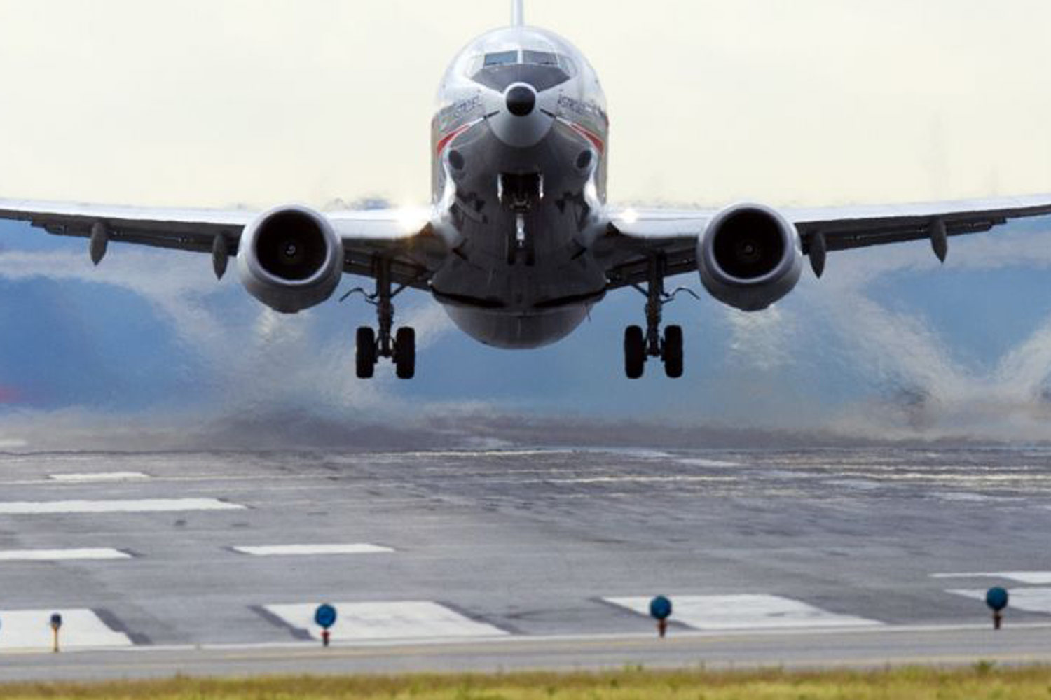 American Airlines flight makes emergency landing after pilot dies