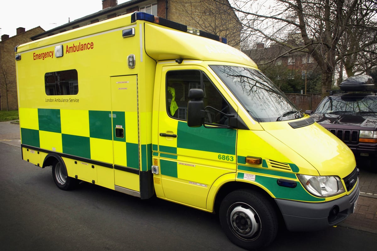 London ambulance crisis: number of emergency crews queueing for 30 minutes outside A&E quadruples in two years | London Evening Standard