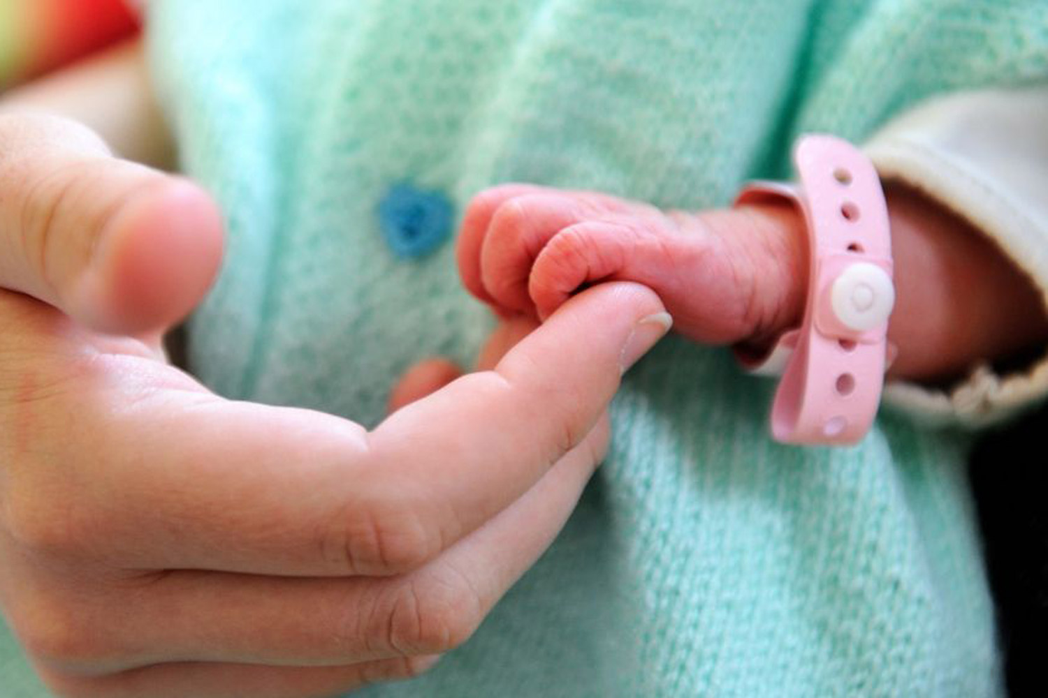 Estée Lauder Companies sued over parental leave policy