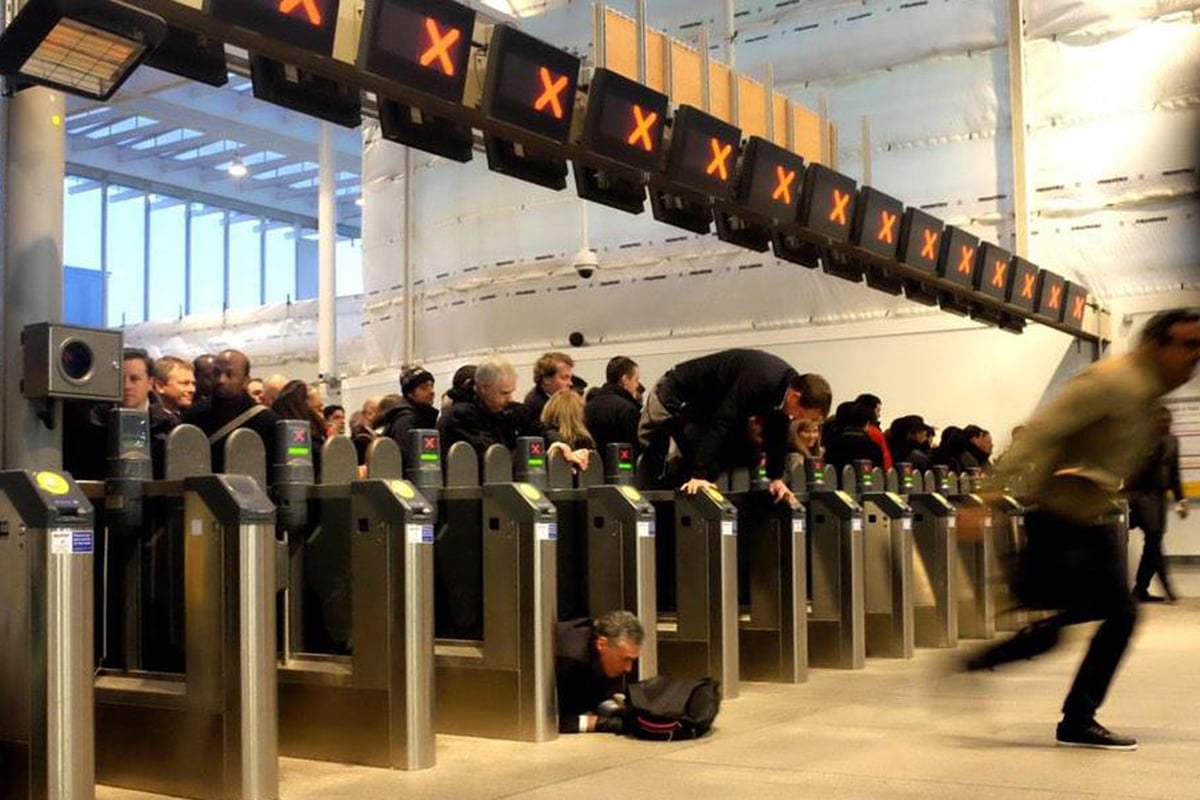 Go-Ahead apologises for London Bridge commuter chaos | London Evening Standard