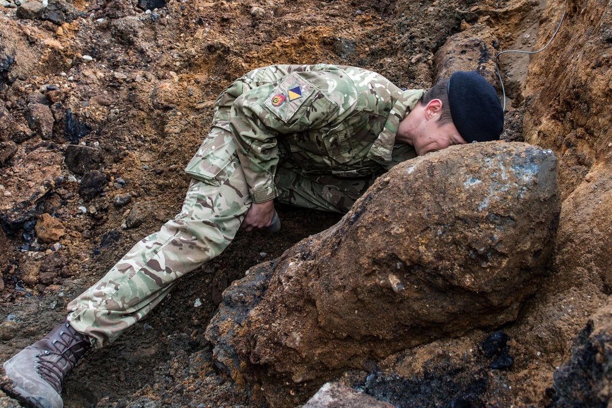 Bermondsey bomb: 'Lives at risk' as army experts prepare to defuse unexploded World War Two device | London Evening Standard