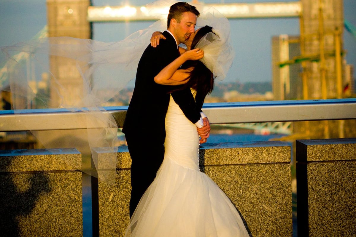 Photographer in bid to trace newlyweds he pictured in romantic embrace on Tower Bridge | London Evening Standard