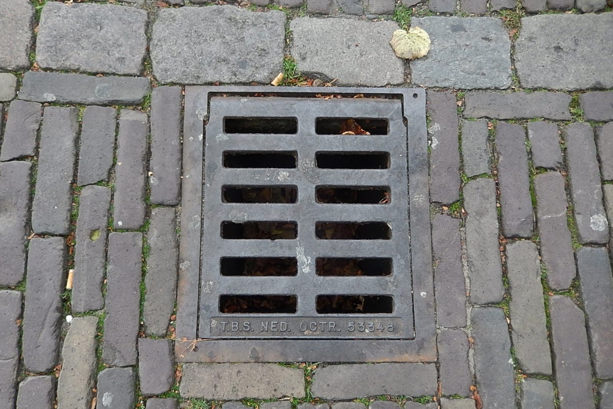 London paramedics receive bizarre call to 'woman stuck with her head in a drain hole' | London Evening Standard