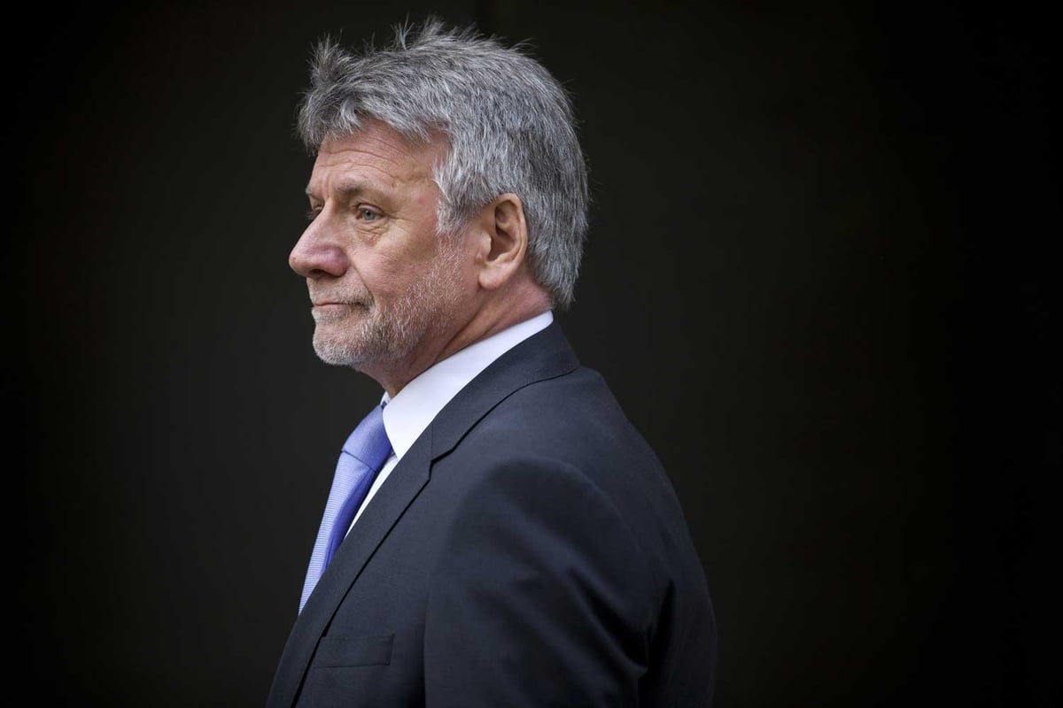 Former News of the World deputy editor Neil Wallis cleared of phone hacking | London Evening Standard