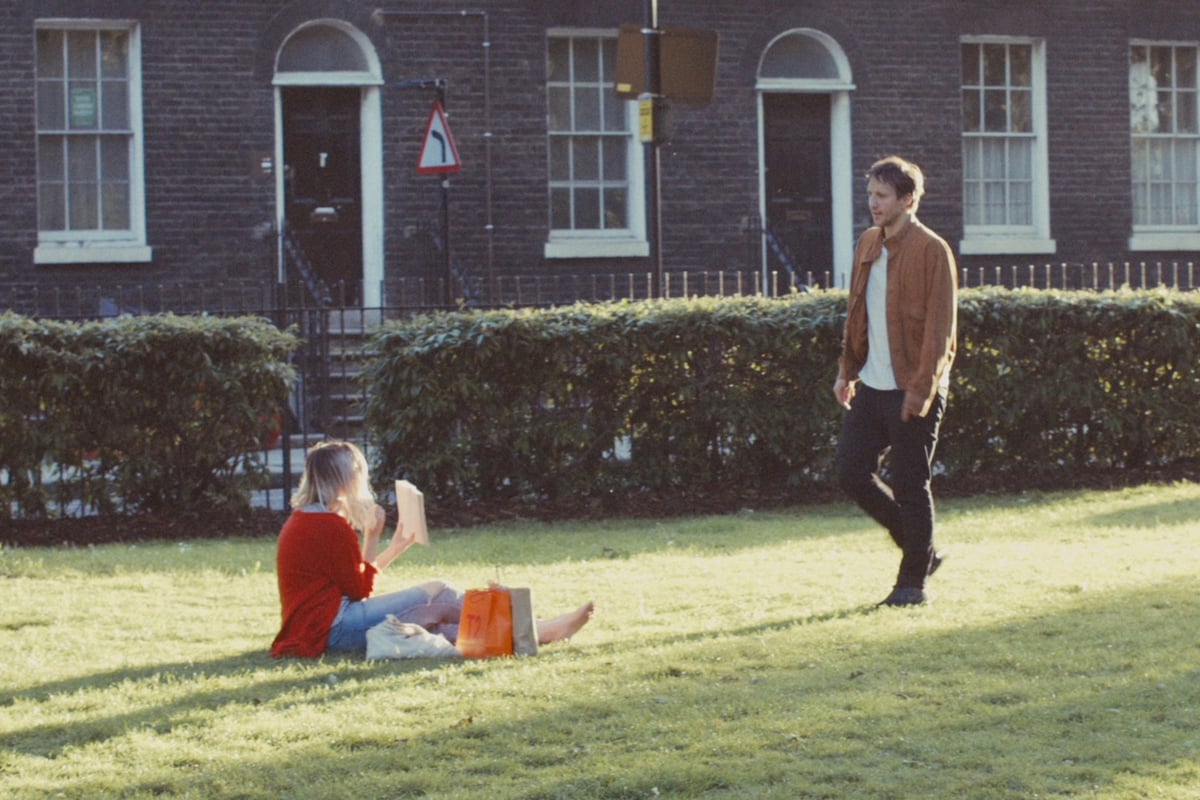 Filmmaker captures how London women react to being asked out in a 'traditional' way in park in Hackney instead of on dating apps | London Evening Standard