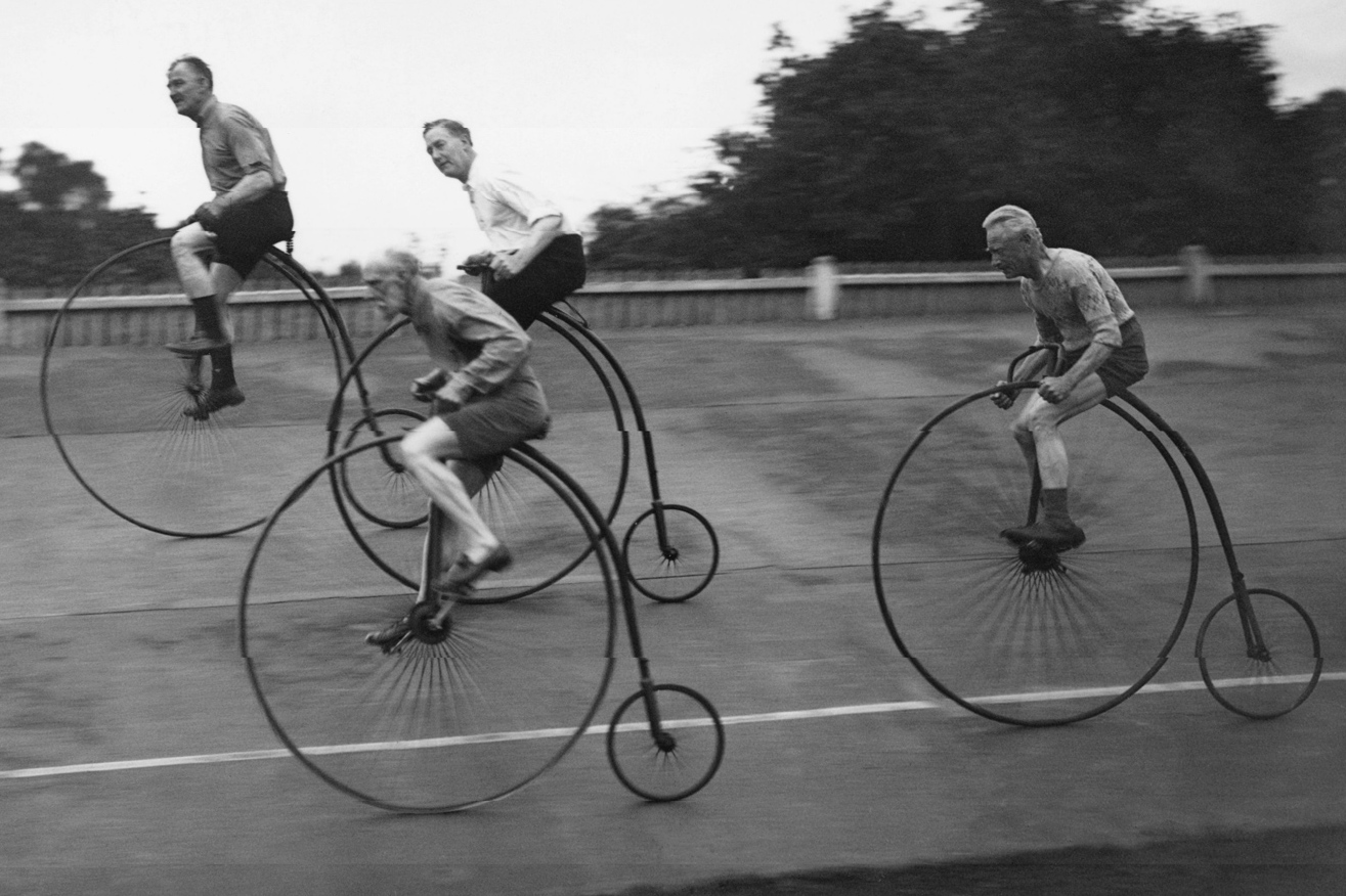 A glimpse at the history of bicycles in London over the past century
