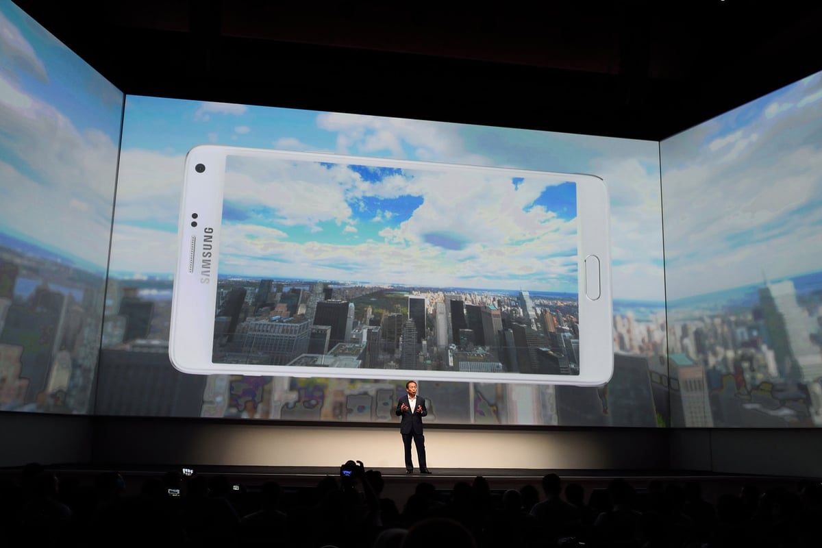 Samsung unveils new smartphone and phablet as it steps up fight against Apple | London Evening Standard