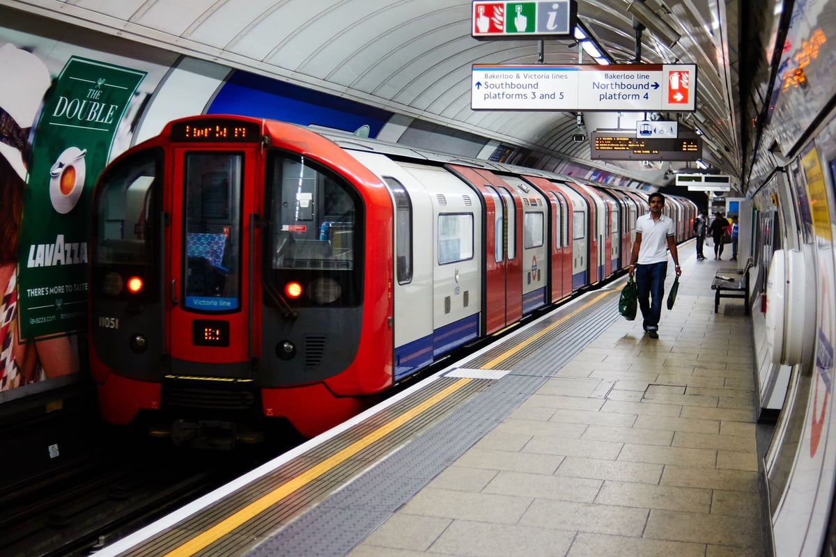 Tube strike January 2016: Staff offered £500 and four day work week in bid to avert Night Tube strikes | London Evening Standard