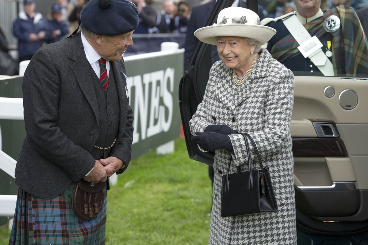 Queen Elizabeth II enjoys Scottish horse show to mark the end of historic week | London Evening Standard