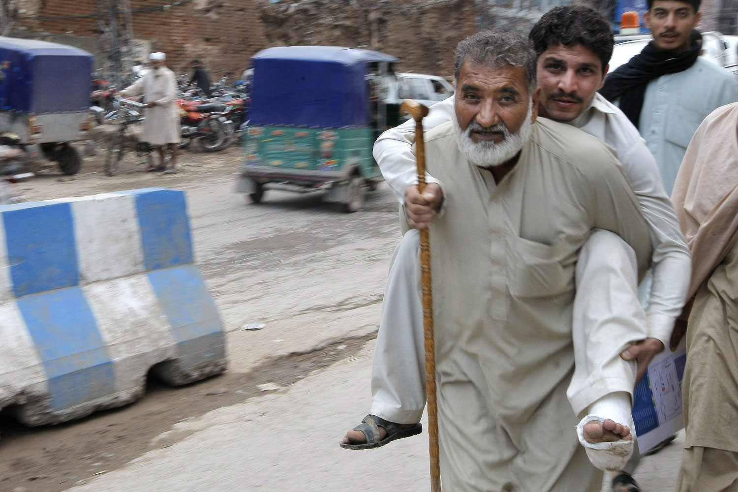 Earthquake kills more than 100 people in Afghanistan and Pakistan