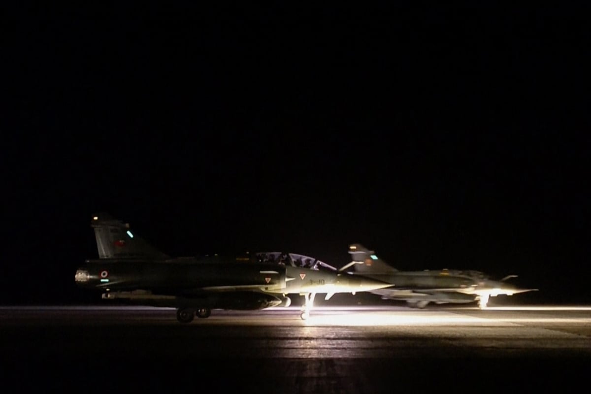 France launches air strikes on targets in Raqqa after Paris terror attack | London Evening Standard