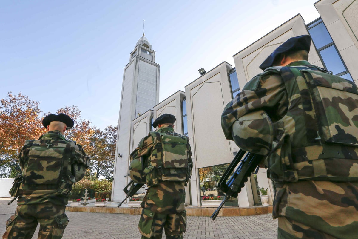 Paris attacks: France launches second night of air strikes on Isis targets in Syria | London Evening Standard