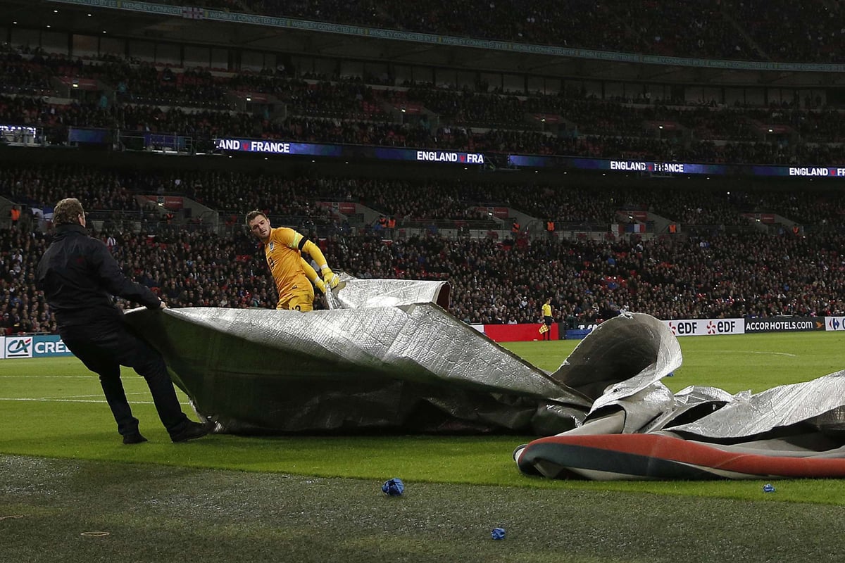 London wind: Storm Barney batters capital as giant banner crashes onto Wembley pitch | London Evening Standard