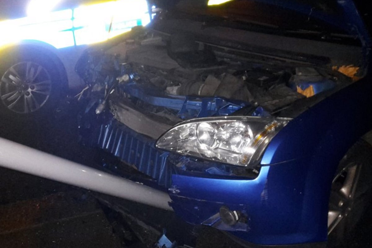 Motorist crashes into street sign after dramatic police chase in north London | London Evening Standard