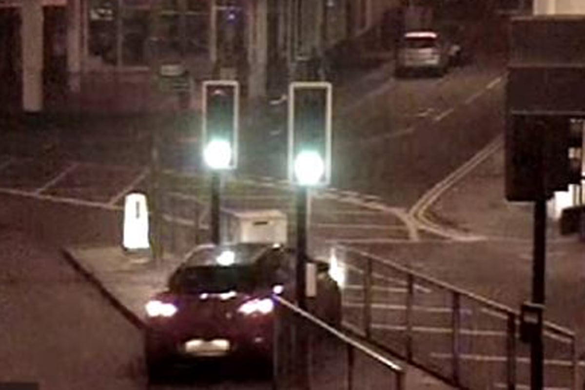 Moment drink-driver smashes into traffic island | London Evening Standard