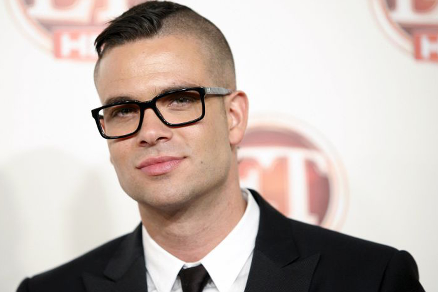 Glee star pleads guilty to possessing child porn