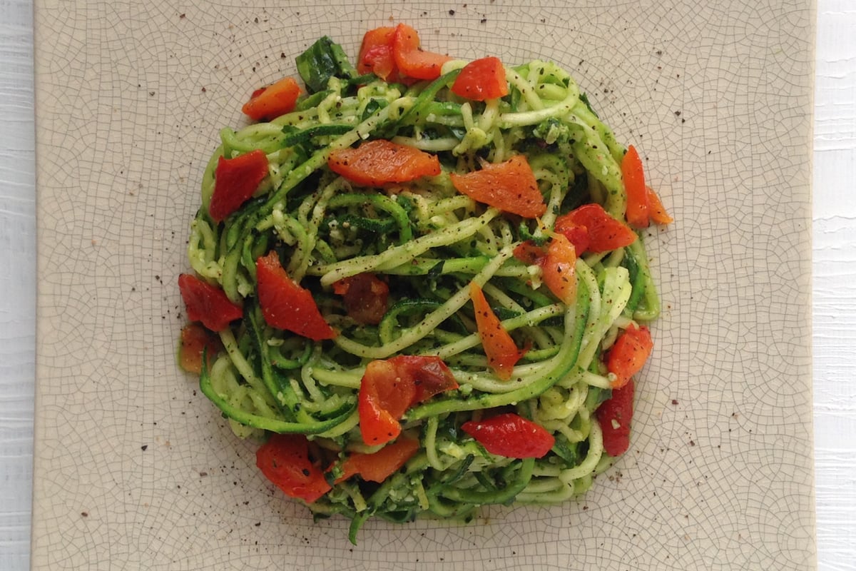 Healthy dinner recipes: Courgetti with black kale pesto and roasted peppers | London Evening Standard