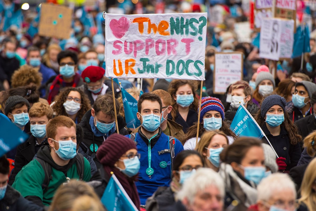 Junior doctors protest: Vanessa Redgrave and Dame Vivienne Westwood join junior doctors at 'masked march' on Downing Street | London Evening Standard