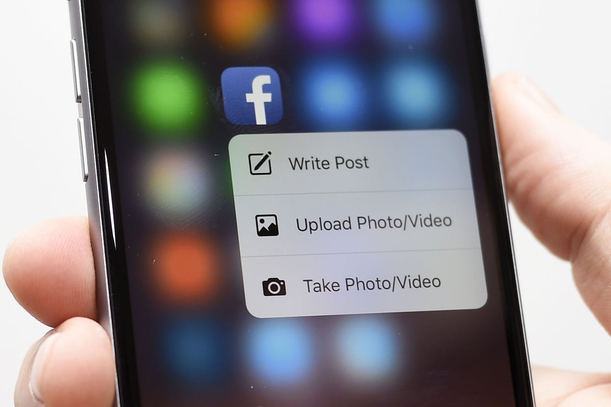 Footballers duped into sending Facebook messages to '16-year-old girl' in social media test by Fulham | London Evening Standard