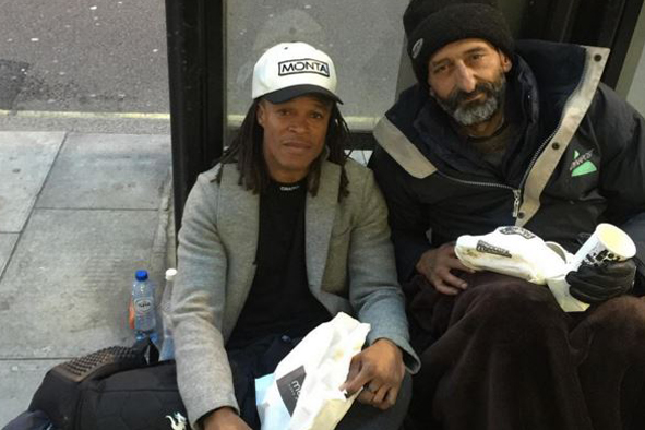 Former Spurs star Edgar Davids 'shares lunch with homeless man'