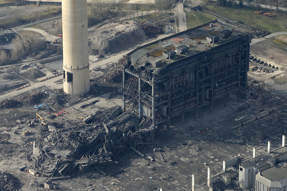 Didcot Power Station: Body discovered among wreckage | London Evening Standard