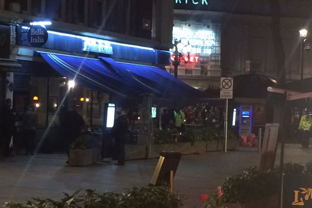 Leicester Square hostage: Armed police swarm on Bella Italia after man takes woman held captive | London Evening Standard