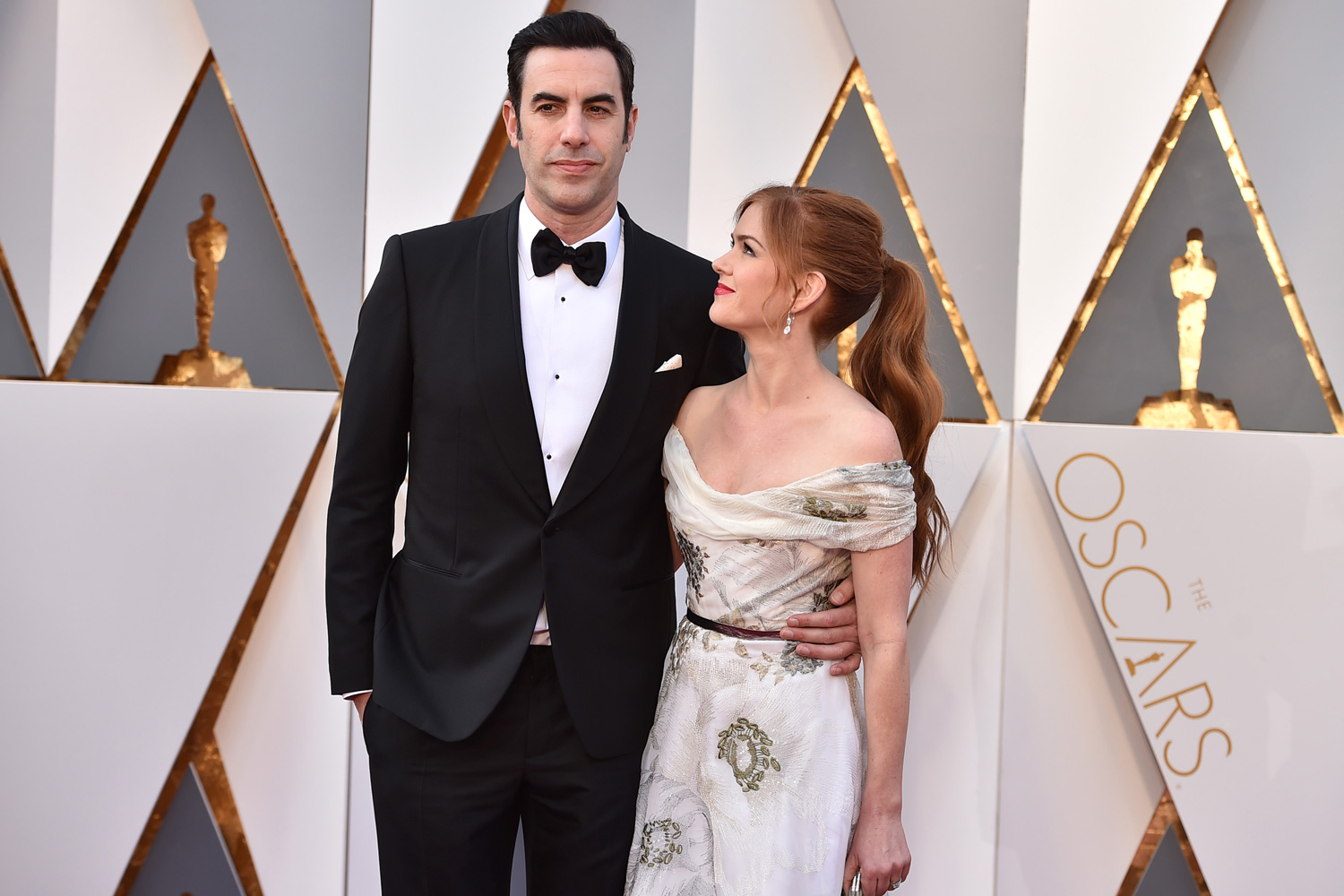 Oscars 2016: Ryan Seacrest awkwardly refuses to interview Sacha Baron