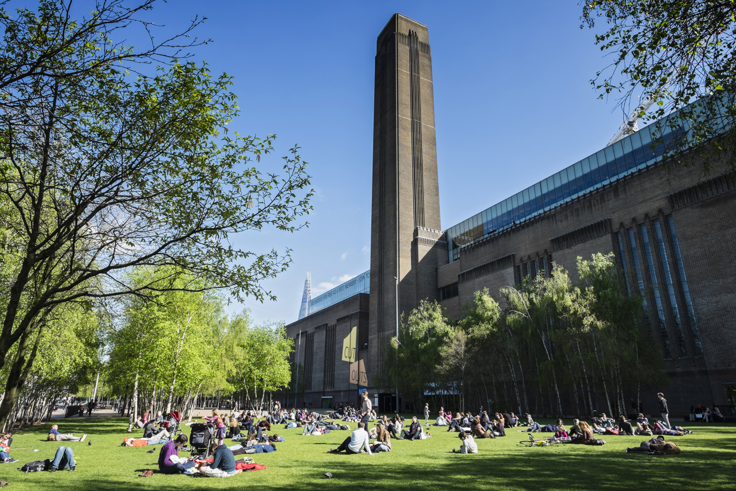 Tate visitor numbers plunge by over 30% since 2019