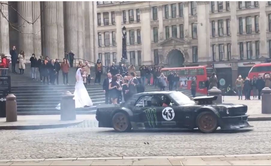 Top Gear's Matt Le Blanc crashes couple's wedding with noisy stunt outside St Paul's | London Evening Standard