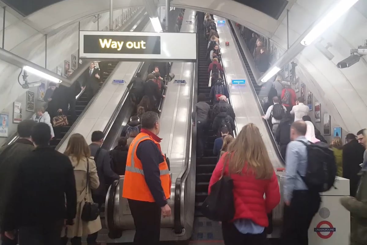 Holborn 'standing only' escalator trial gets off to rocky start as Londoners simply ignore the signs | London Evening Standard