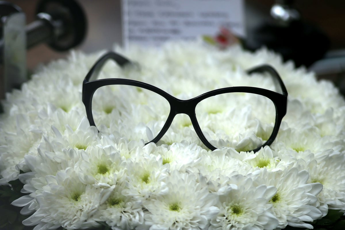 Ronnie Corbett funeral: David Walliams, Michael Parkinson and Rob Brydon pay their respects | London Evening Standard