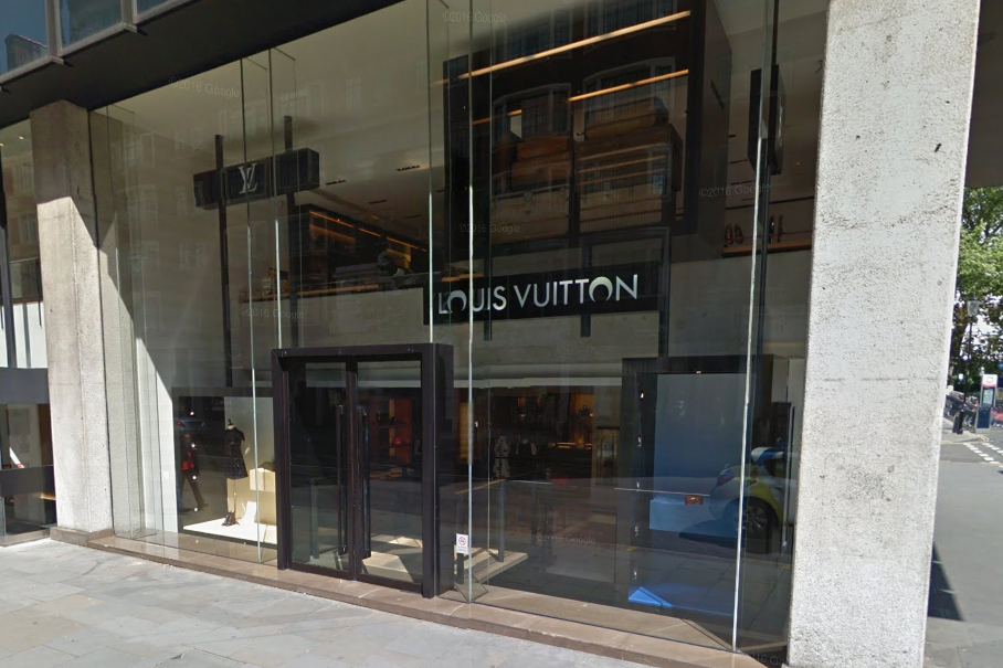 Knightsbridge Louis Vuitton 'smash and grab gang stole £50,000 worth of handbags' | London Evening Standard