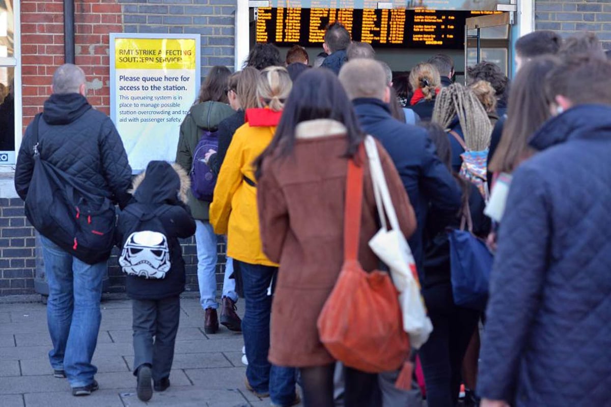 Southern Rail strikes: RMT union cancels poppy day action after British Legion plea | London Evening Standard