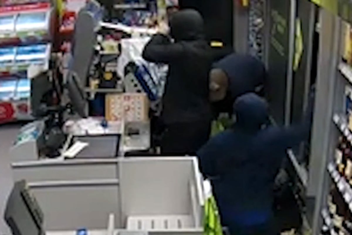 Watch audacious moment robbers snatch armfuls of scratchcards and cigarettes in Bermondsey burglary | London Evening Standard