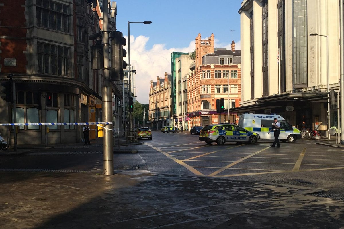 Kensington bomb scare: Police carry out controlled explosion near Israeli Embassy | London Evening Standard