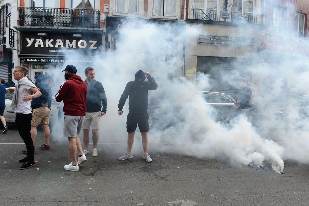Euro 2016 violence: Police launch tear gas at England supporters after clashes in Lille | London Evening Standard
