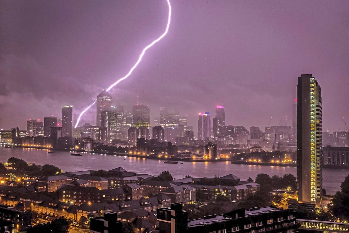 London flooding: Firefighters called to help stranded Londoners amid flash floods