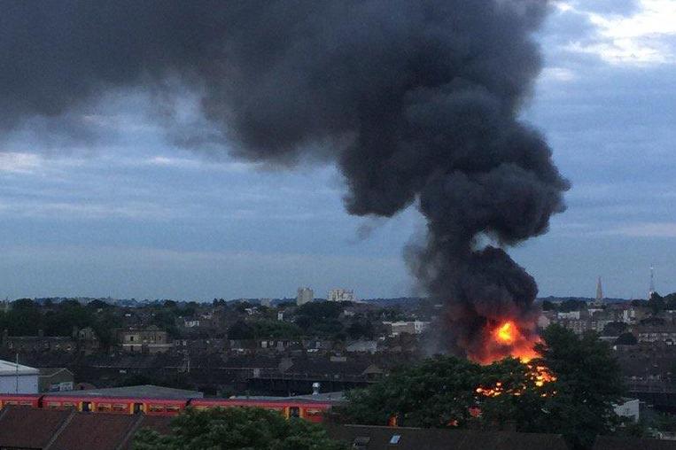 Battersea fire: Police and fire crews called to huge blaze near Clapham Junction | London Evening Standard