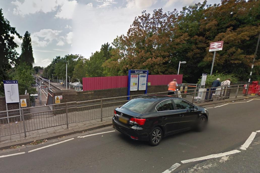 Syon Lane fire: Police hunt arsonist who caused track 'explosion' and havoc on South West Trains | London Evening Standard