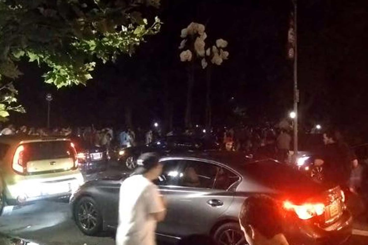 Pokemon Go: Huge crowd of players rush into Central Park to catch Vaporeon | London Evening Standard