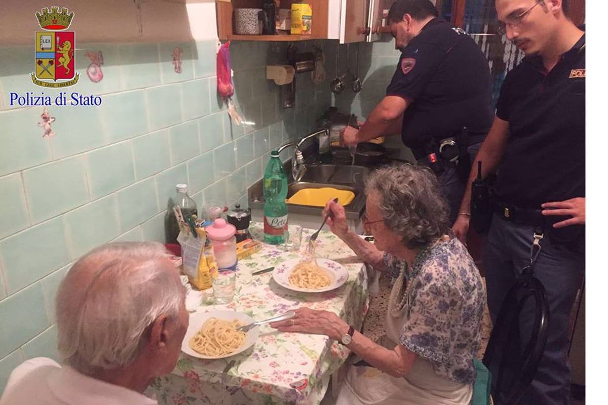 Italian police in Rome cook pasta for lonely elderly couple as they were crying | London Evening Standard