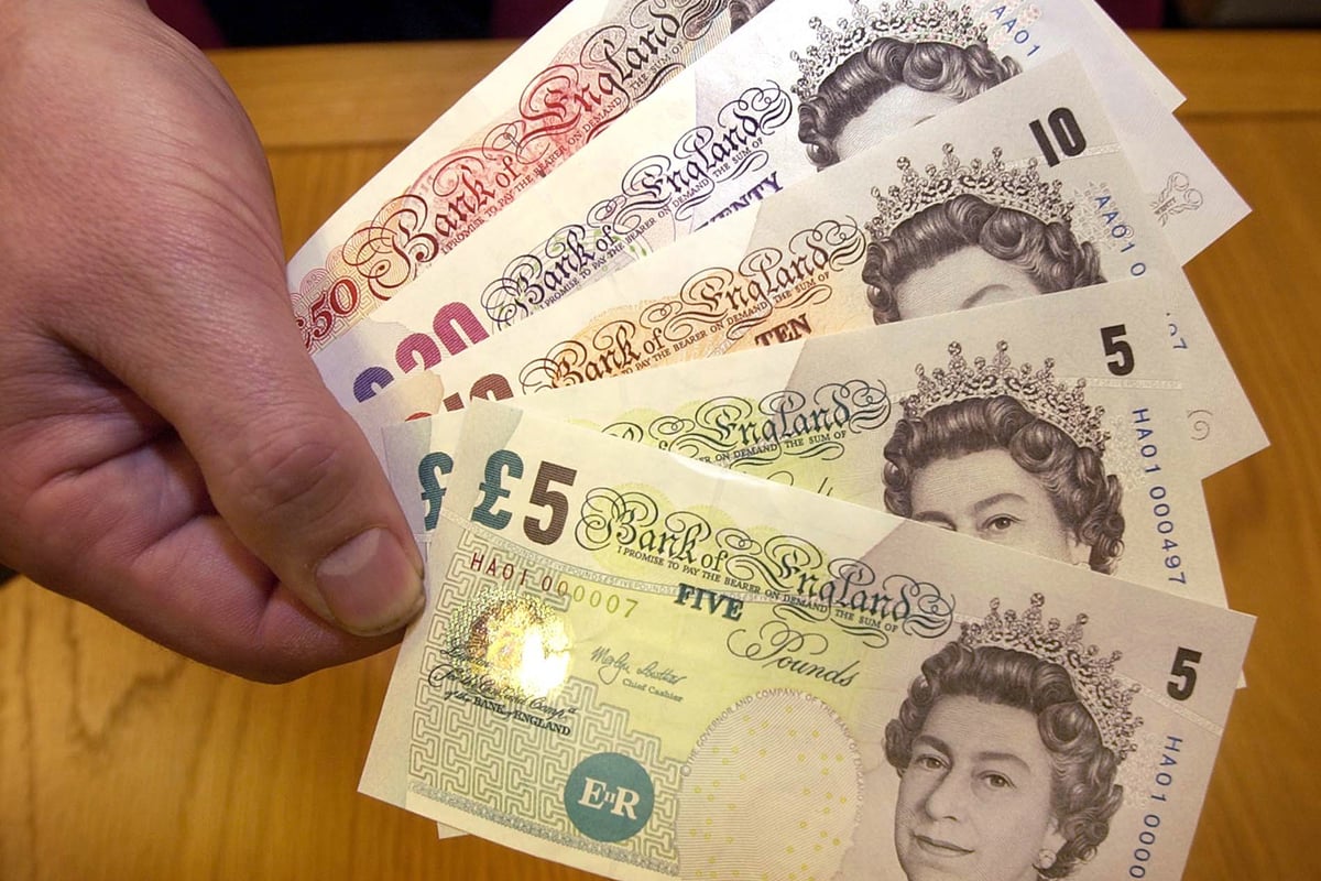 Pound to Euro exchange rate: Sterling buys just €0.99 at airports amid Brexit slump | London Evening Standard